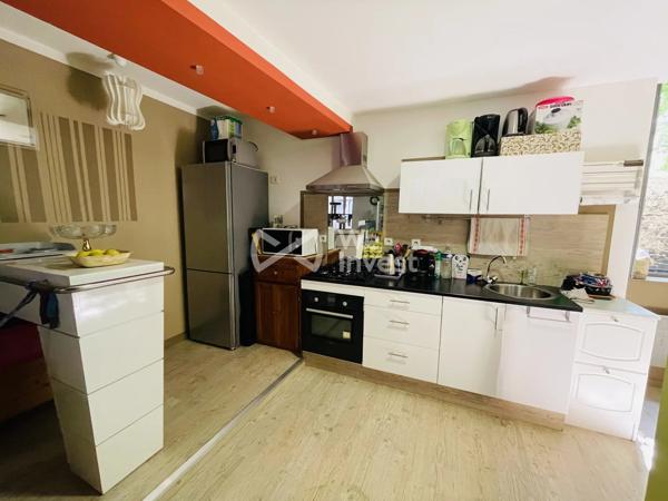 Immeuble avec huit logements.