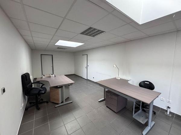A louer - Bureaux, adapté pour une activité mixte, au sein d'un parc collectif Rive de Gier ZI Combeplaine