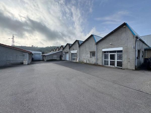 A louer - Bureaux, adapté pour une activité mixte, au sein d'un parc collectif Rive de Gier ZI Combeplaine