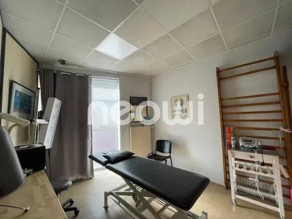 Local en rez de chaussee avec vitrine