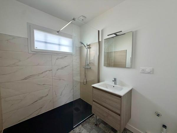 SECTEUR LES JUSTICES - MAISON T4 RENOVEE ET MEUBLEE - DISPONIBLE DE SUITE