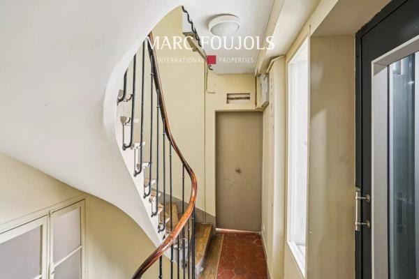 Paris VI Saint Germain : appartement rénové et traversant au calme d’un quartier très recherché