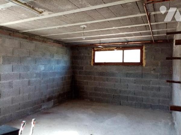 vue dominante sur la vallée pour ce pavillon traditionnel à conforter