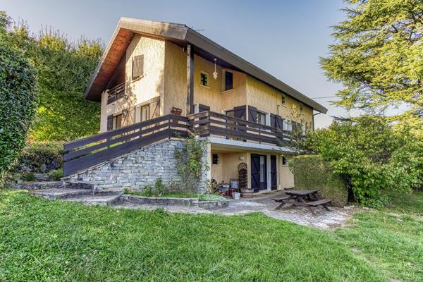 Spacieuse maison à vendre à Saint Baldoph - 11 Pièces et 7 Chambres !