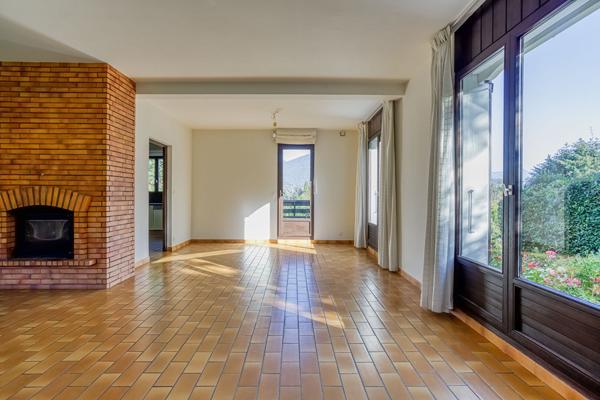 Spacieuse maison à vendre à Saint Baldoph - 11 Pièces et 7 Chambres !