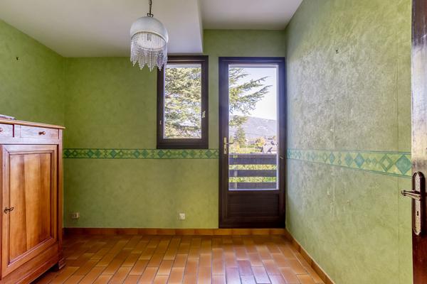 Spacieuse maison à vendre à Saint Baldoph - 11 Pièces et 7 Chambres !