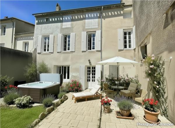 Grande maison de ville avec cours + possibilité de 2 logements ! Castelnaudary