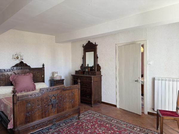 Grande maison de ville avec cours + possibilité de 2 logements ! Castelnaudary