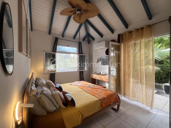 🖼️🪴🏡🌴 ***********EN EXCLUSIVITE *********  Ensemble immobilier d’exception composé d une belle villa T4/5 de 135 m2 avec piscine et d un fonds de commerce proposant 4 gîtes pour une superficie totale de 212 m2 (deux T2 et deux T3) avec piscine et bar sur un terrain arboré de 1600 m2.

Il bénéficie d'un emplacement de premier choix (plusieurs plages renommées ⛱️🐚🌊☀️🏖️🐠 accessibles à pied (bois jolan, Helleux, Pierre et Vacances), dont des spots de surf 😀🏄‍♀️🏄🏻‍♂️🌊, des chemins côtiers promettent aussi de belles balades depuis ce bien). Les commodités sont proches et l'accès à la route nationale est proche.

😊 Les heureux propriétaires, après y avoir mis tous leurs talents de décorateurs / paysagistes / gestionnaires et en avoir fait un petit bijou de raffinement, de convivialité et d’exotisme 🍹🎋🌵🌴, sont appelés par de nouvelles aventures sous d autres horizons 🌍 👀🔎 Ils recherchent maintenant des repreneurs, chanceux de pouvoir faire perdurer leur réussite et qui pourront eux aussi s épanouir dans ce lieu d exception et apaisant au cœur d une nature luxuriante et exceptionnelle (rare sur Grande Terre).

🚪De construction béton, l espace privatif (la villa) et l espace commercial (les 4 gîtes) bénéficient chacun d une entrée indépendante assurant une intimité totale 👍 depuis un grand parking prévu pour 6 voitures.

Vous serez charmés dès l'entrée avec tout d'abord une villa T4/T5 sans vis à vis, composée d'un agréable salon, d'une cuisine équipée semi-ouverte, un cellier, un couloir, 3 chambres, une salle d'eau avec douche et double vasque, puis un wc indépendant. A l'étage : une mezzanine (pouvant être fermée afin d'obtenir une quatrième chambre) avec sa salle d'eau (lavobo, douche et wc). A l'extérieur : une terrasse cosy fermant par des volets roulants anti-cycloniques Somfi, et un magnifique espace extérieur végétalisé, agrémenté d'une piscine de 4m x 2m bordée de pierre de rivière et une douche extérieure ainsi que d'une pergola avec espace détente et coin bar.

Découvrons maintenant l'espace gites... Une belle allée végétalisée vous transportera dans un paradis tropical digne de basse terre ! Sérénité, détente et dépaysement assuré ! Vous découvrirez un espace bar / pergola / espace repas avec ambiance lounge qui vous mènera à la majestueuse piscine agrémentée de deux espaces détente (dont un couvert), avec une douche extérieure.

Puis 4 gites cosy aménagés avec goût et prêts à louer (deux T2 composés d'un salon, une cuisine, une salle d'eau et deux terrasses dont une couverte et deux T3 composés d'un salon, une cuisine, 2 chambres (pour 5 couchages au total), une salle d'eau et deux terrasses dont une couverte.

💘 Vous l aurez compris au vu des photos et des notes extrêmement élevées sur les sites de réservation, ce bien incroyablement abouti et pensé avec finesse, subtilité, raffinement, confort, harmonie dans chaque détail et intelligence, fera le bonheur de ses nouveaux propriétaires. Tous les logements sont vendus meublés et équipés, la décoration et le mobilier sont d une qualité rare et haut de gamme (teck, aluminum où grandes marques se côtoient tels que les canapés Bubble de Roche Bobois, Claire Ambiance, Woodstock, Jura, Dyson, Vorweck, etc...  (les connaisseurs y seront sensibles) 👍 Chaque espace reflète le goût raffiné des propriétaires, qui ont su créer une atmosphère unique où charme et authenticité se mêlent avec justesse.

Les vendeurs sont d'une générosité rare : ils ont poussé leur degré d'exigence à l'extrême pour le confort de leurs hôtes (chaque locatif est équipé d'une machine à café à grains de marque Jura, d'aspirateurs sans traineau tels que Dyson par exemple, les électroménagers sont tous de belles marques. Dans la villa qu'ils occupent, un salon Roche Bobois, de la Sono De Vialet, un robot Thermomix, un robot Kenwood, un airfryer, un sèche linge +++ , des lustres haut de gamme, linge de lit, matelas pour certains d'hôtellerie, robot sans fil pour la piscine.etc... on y trouve aussi de belles pièces d'antiquaires, etc... Tous ces éléments sont inclus dans la vente, les propriétaires ont à coeur de faire bénéficier à leurs successeurs tout le confort et la haute qualité des éléments qui composent ce bien rare. Seuls quelques tableaux signés seront récupérés.

Autres avantages : une citerne tampon de 6000 l alimente tout le site, télésurveillance, vaste parking privé avec portail électrique, micro-station quasiment neuve répondant aux normes actuelles, internet par satellite offrant une connexion irréprochable, porte d'entrée maison en alu, fermeture 4 points, arbres fruitiers (manguier, maracudja, avocatier, goyavier, bananiers. Un abri de jardin en dur borde le parking.

🔵 Pour ce bien d’exception, la fiabilité financière des acquéreurs sera vérifiée avant chaque visite 👍

N'hésitez-pas à me contacter, de préférence via whatsapp ou par mail.