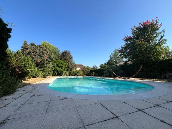 Grande maison de 195m² avec 3 chambres à proximité de St-Sulpice la Pointe !