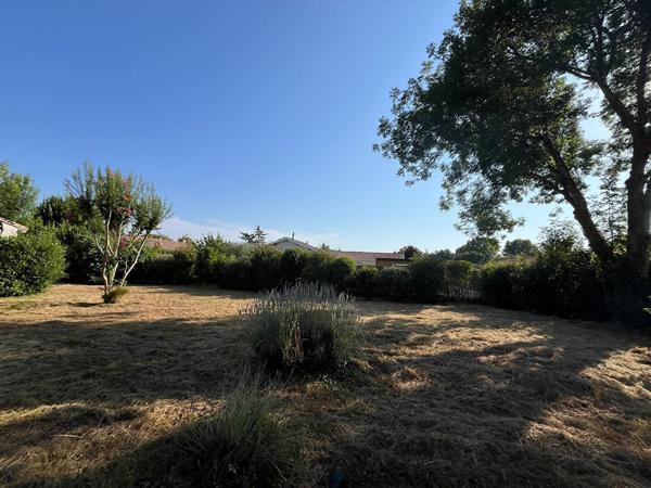 Grande maison de 195m² avec 3 chambres à proximité de St-Sulpice la Pointe !