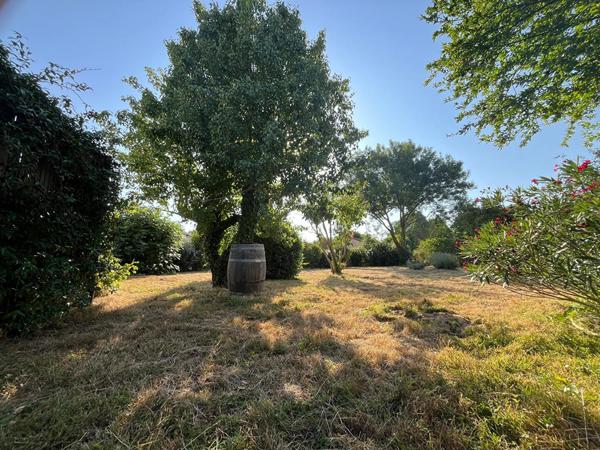 Grande maison de 195m² avec 3 chambres à proximité de St-Sulpice la Pointe !