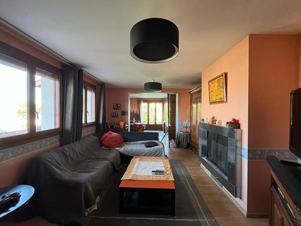 Grande maison de 195m² avec 3 chambres à proximité de St-Sulpice la Pointe !