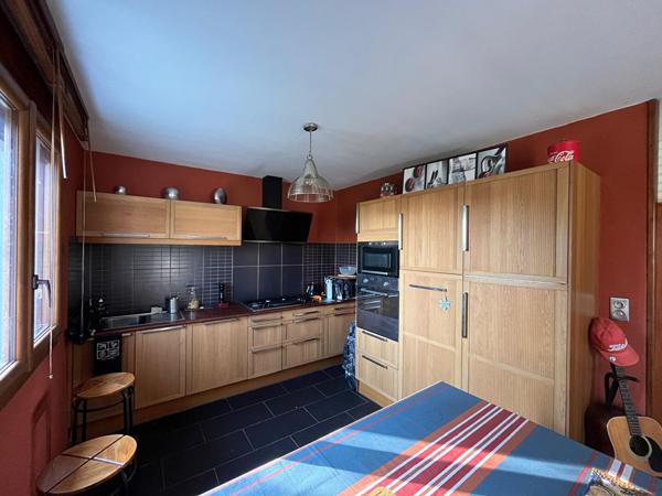 Grande maison de 195m² avec 3 chambres à proximité de St-Sulpice la Pointe !