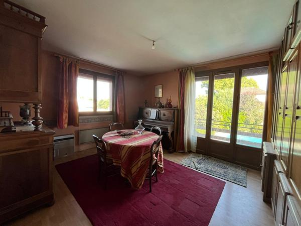 Grande maison de 195m² avec 3 chambres à proximité de St-Sulpice la Pointe !