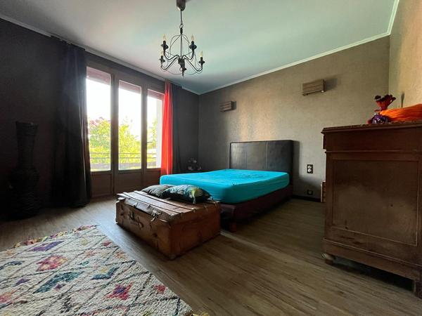 Grande maison de 195m² avec 3 chambres à proximité de St-Sulpice la Pointe !