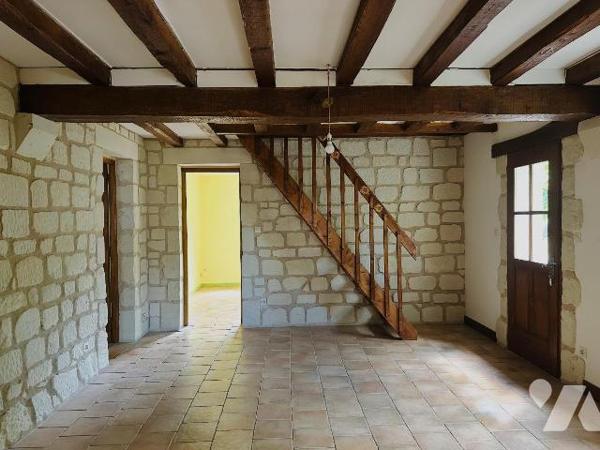 Située sur la commune d'Avoine, cette maison ancienne est édifiée sur une parcelle de 1 506 m²....