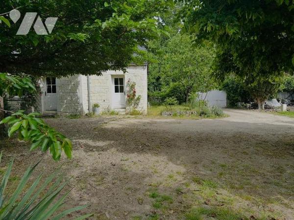 Située sur la commune d'Avoine, cette maison ancienne est édifiée sur une parcelle de 1 506 m²....