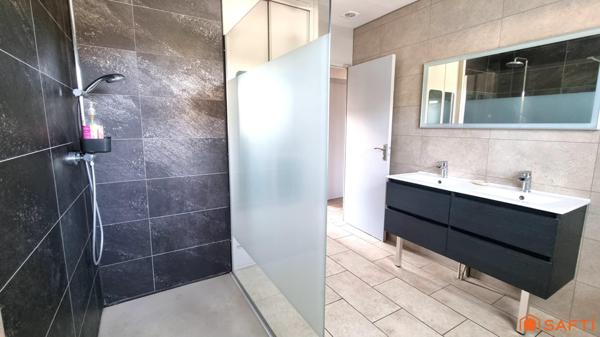 Plain-pied lumineux avec véranda et piscine – à 5 min de la mer