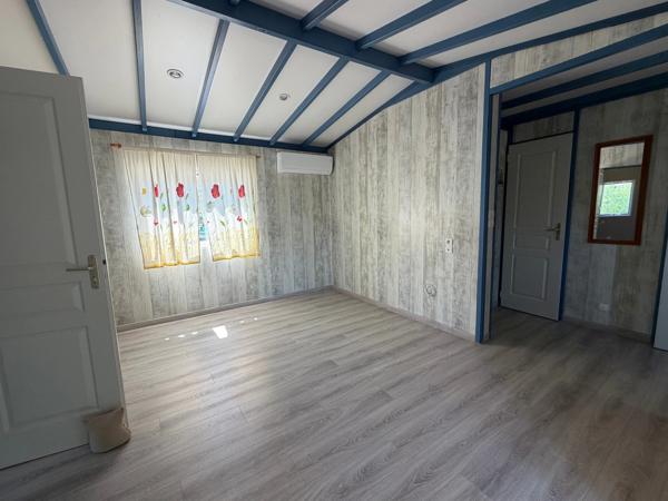 LA TRANCHE SUR MER A 15 MIN DANS RESIDENCE AVEC PISCINE VILLA BOIS AVEC VERANDA TERRASSE ET JARDIN