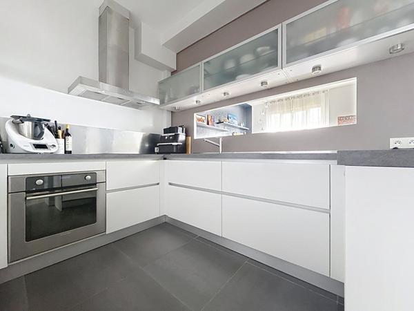 CENTRE VILLE T5 de 93 m² lumineux proche gare garage et cave