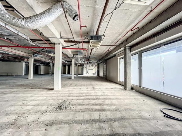 Ensemble immobilier 1 842 m² DIVISBLE | Métro en face | Accès direct Lille