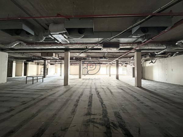 Ensemble immobilier 1 842 m² DIVISBLE | Métro en face | Accès direct Lille