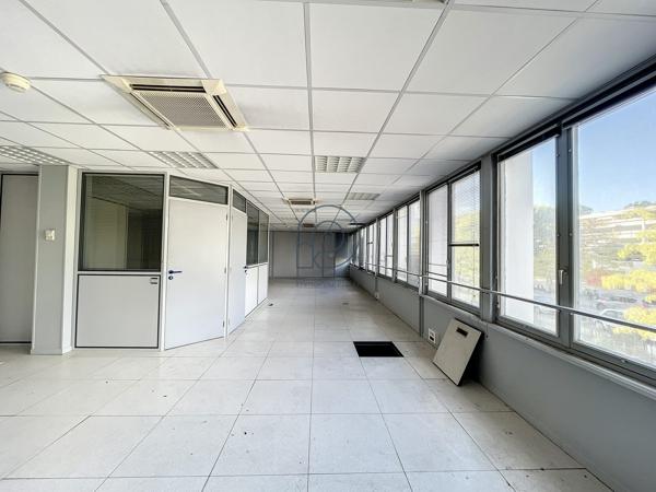 Ensemble immobilier 1 842 m² DIVISBLE | Métro en face | Accès direct Lille