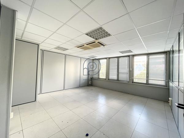Ensemble immobilier 1 842 m² DIVISBLE | Métro en face | Accès direct Lille