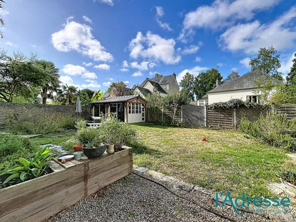 LAVAL PROCHE DES QUAIS - MAISON DE VILLE AVEC JARDIN