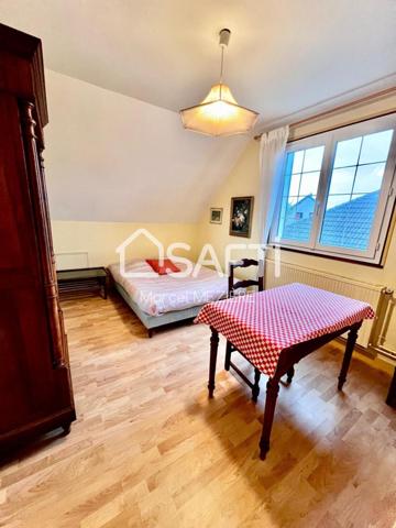 Joli pavillon (T7)parfaitement entretenu dans cadre de verdure sur terrain arboré et clos