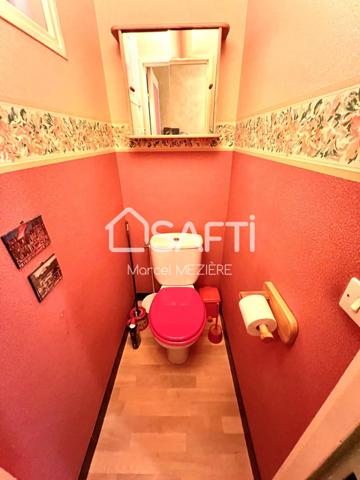 Joli pavillon (T7)parfaitement entretenu dans cadre de verdure sur terrain arboré et clos