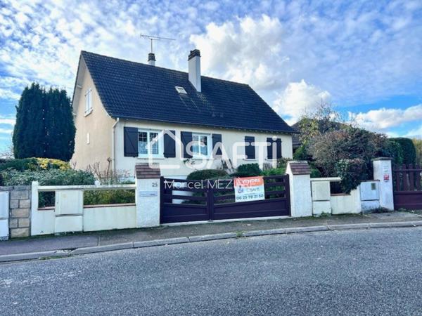 Joli pavillon (T7)parfaitement entretenu dans cadre de verdure sur terrain arboré et clos