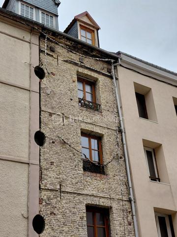 ESCLUSIVITE
QUARTIER HISTORIQUE DU POLLET
Immeuble à deux pas du port , du pont Colbert et des commerces
Ce bien composé de 4 logements à rénover

rdc/1 étage 3 pièces en duplex 47,54 m2
2 étage un studio de 18,67 m2
3 étage un studio de 20,35 m2
4 étage un studio avec mézza de 17,82 m2
couverture neuve , charpente neuve ,  menuiseries neuve , 

Idéal pour un premier achat ou en 
investissement locatif