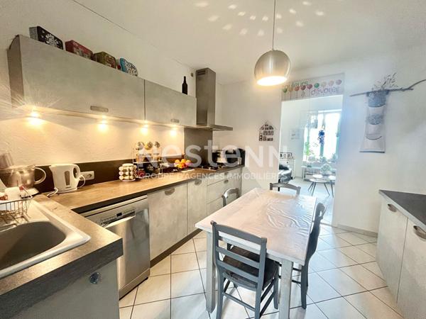 Maison de ville 209 m² avec cour, véranda et atelier, toiture récente - Minervois