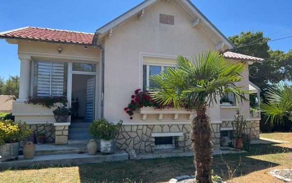Maison à vendre    3 pièces • 85 m2 Saint-Jean-d'Angély