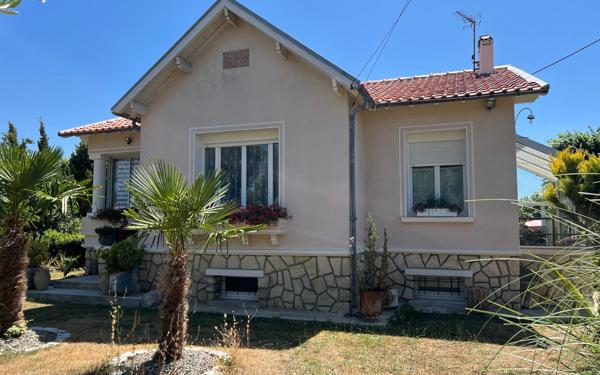 Maison à vendre    3 pièces • 85 m2 Saint-Jean-d'Angély