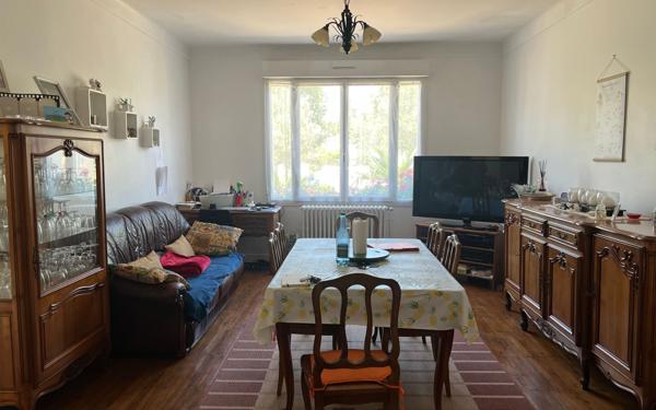 Maison à vendre    3 pièces • 85 m2 Saint-Jean-d'Angély