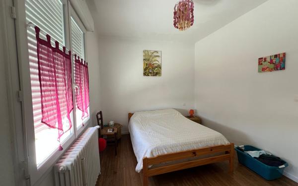 Maison à vendre    3 pièces • 85 m2 Saint-Jean-d'Angély