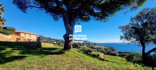 Bastide face à la mer : 200 m² - Terrain :13000 m²  - Accès mer
