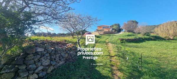 Bastide face à la mer : 200 m² - Terrain :13000 m²  - Accès mer