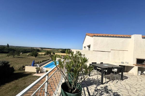 Propriété comprenant une maison principale d'habitation et 3 gites indépendants