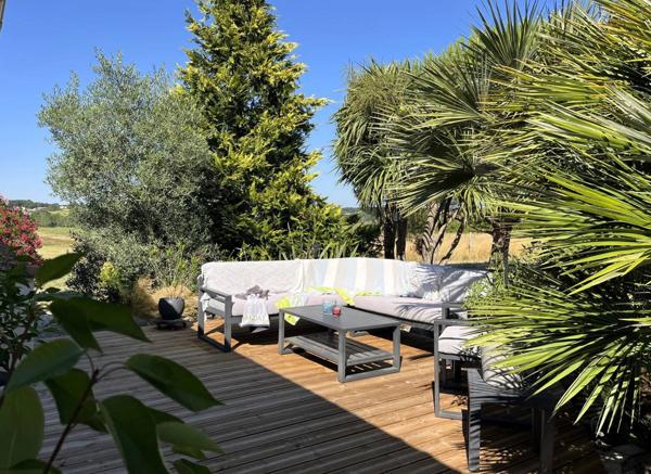 Propriété comprenant une maison principale d'habitation et 3 gites indépendants