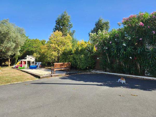 Propriété comprenant une maison principale d'habitation et 3 gites indépendants