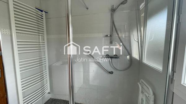 Superbe opportunité ! Maison 5 pièces (125m²), toiture neuve et vue dégagée.