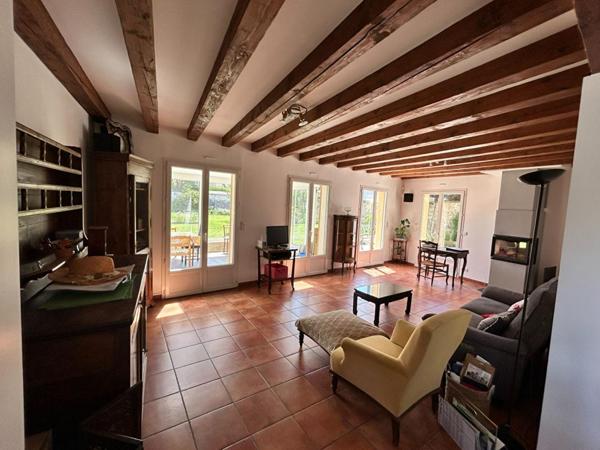 MARINES. CHARMANTE MAISON D'ARCHITECTE
