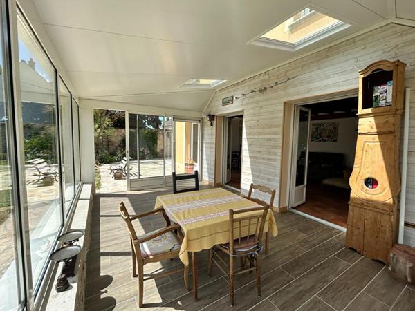 MARINES. CHARMANTE MAISON D'ARCHITECTE