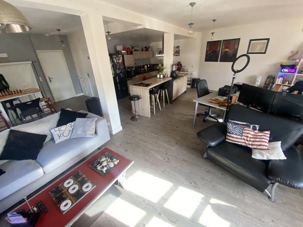 Loft
         3 pièces
        - 122 m² 343 000 € *