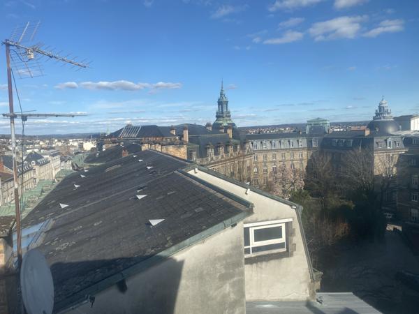 Loft
         3 pièces
        - 122 m² 343 000 € *