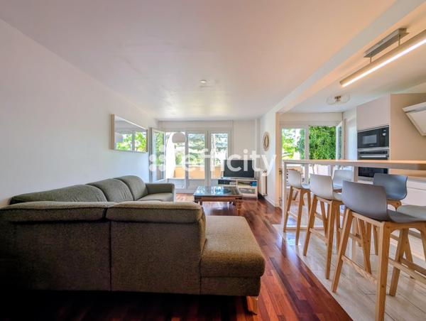Appartement
         3 pièces
        - 70 m² Exclusivité 220 000 € *